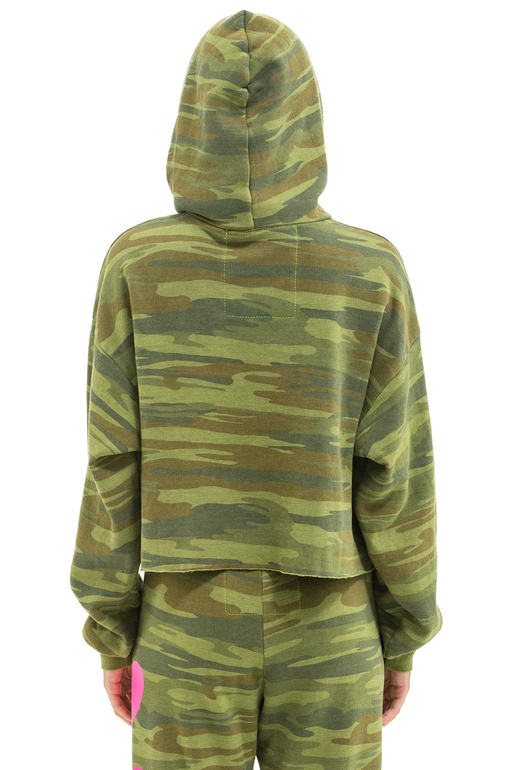 HEART RELAXED CROPPED PULLOVER HOODIE - CAMO // NEON PINK