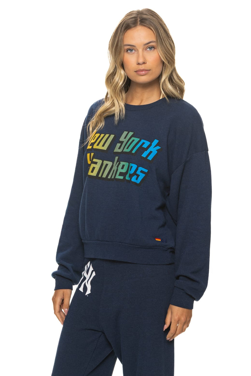 NEW YORK YANKEES 2026 RELAXED CREW SWEATSHIRT - NAVY